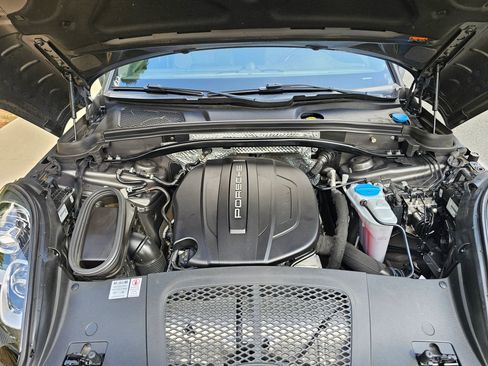 Used 2018 Porsche Macan Sport Edition image 36