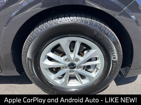 Used 2024 Kia Carnival LX FWD image 12