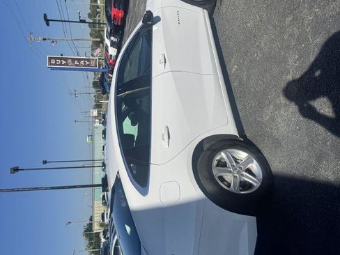 Used 2021 Chevrolet Malibu LS w/ Driver Confidence Package II image 4