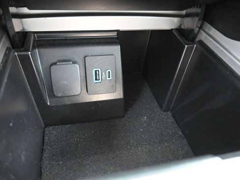 Certified 2022 Ford Explorer XLT w/ Equipment Group 202A image 29