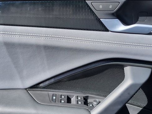 New 2025 Volkswagen Tiguan SE image 11