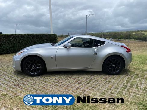 Used 2017 Nissan 370Z Coupe RWD image 22