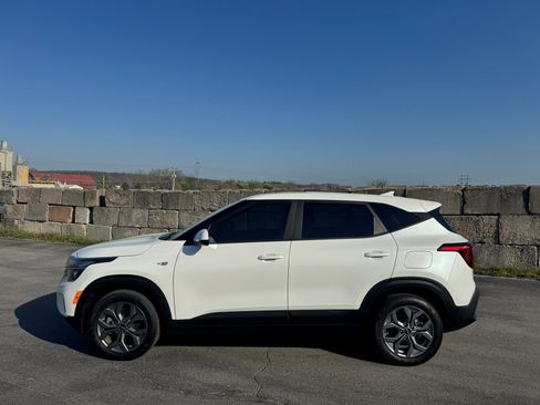 Used 2024 Kia Seltos LX image 3