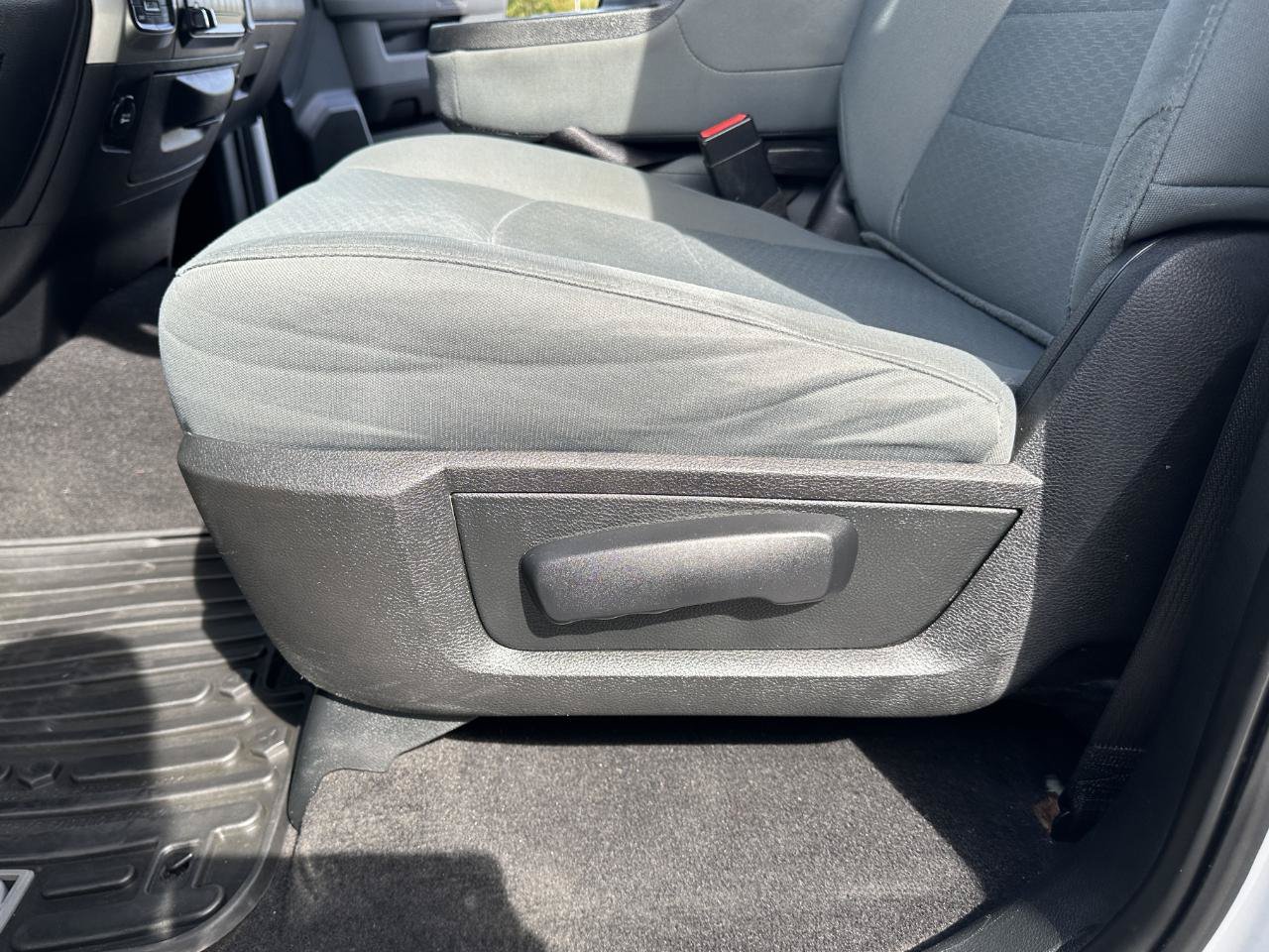Used 2018 RAM 1500 SLT AWD/4WD image 26