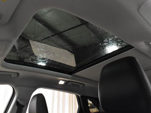 Used 2021 Ford Escape Titanium w/ Titanium Elite Package image 4