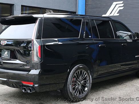 Used 2024 Cadillac Escalade ESV V AWD/4WD image 6