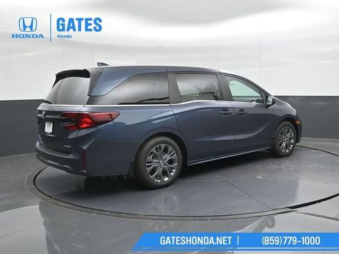 Used 2026 Honda Odyssey Touring image 2
