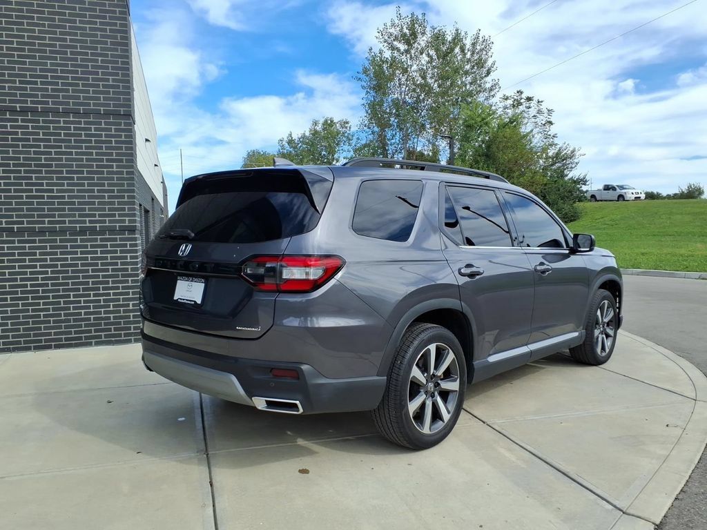 Used 2024 Honda Pilot Touring image 7