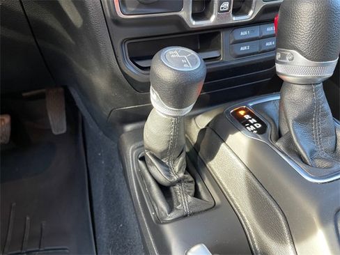 Used 2022 Jeep Gladiator Willys image 19