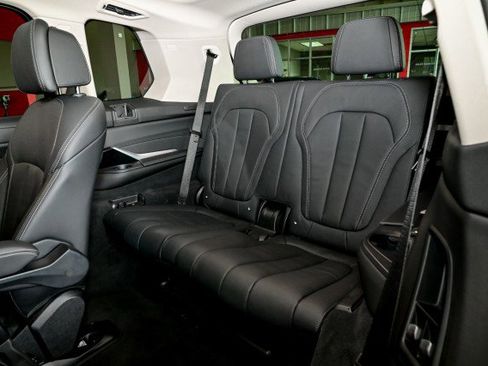 Used 2022 BMW X7 xDrive40i w/ Premium Package image 23