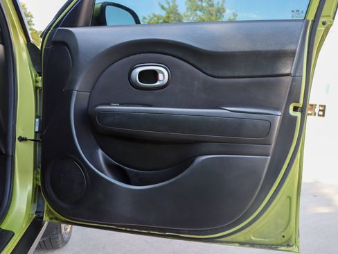 Used 2016 Kia Soul FWD image 9