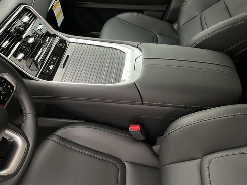 New 2026 Nissan Armada SV image 39