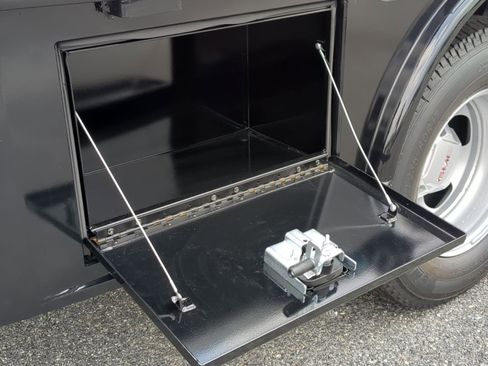 Used 2025 GMC Sierra 3500 Pro w/ Convenience Package image 24