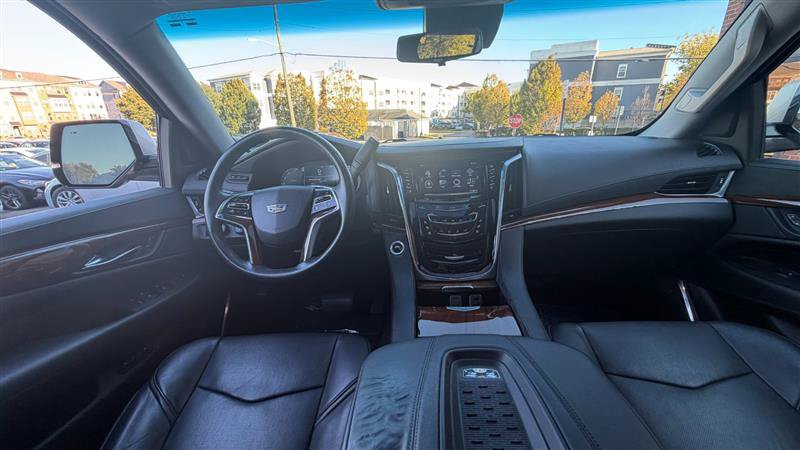 Used 2017 Cadillac Escalade ESV Luxury AWD/4WD image 21