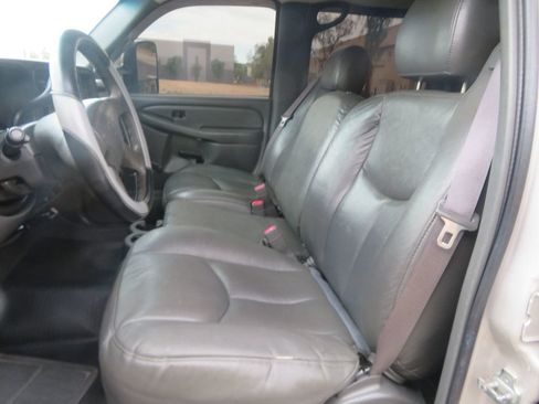 Used 2006 Chevrolet Silverado 2500 W/T w/ Heavy-Duty Power Package RWD image 21