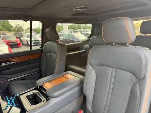 Used 2022 Jeep Grand Wagoneer Series II w/ Convenience Group III AWD/4WD image 15