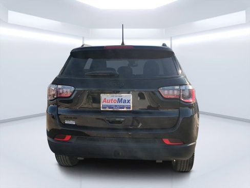 Used 2024 Jeep Compass Latitude image 4