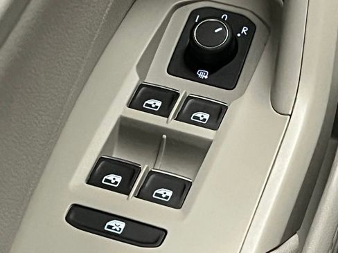 Used 2021 Volkswagen Jetta SE w/ SE Cold Weather Package image 14