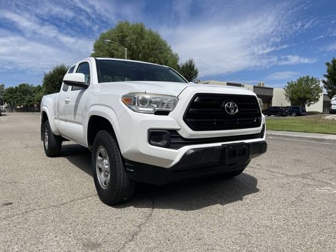 Used 2016 Toyota Tacoma SR w/ SR Convenience Package RWD image 9