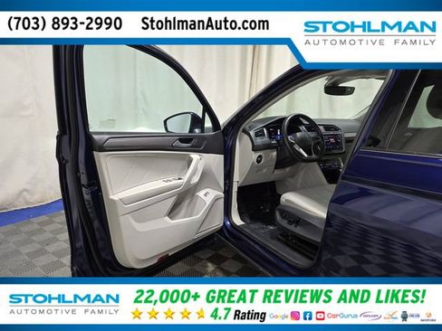 Used 2022 Volkswagen Tiguan SE w/ Panoramic Sunroof Package image 11