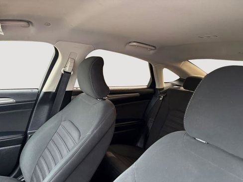 Used 2018 Ford Fusion SE image 16