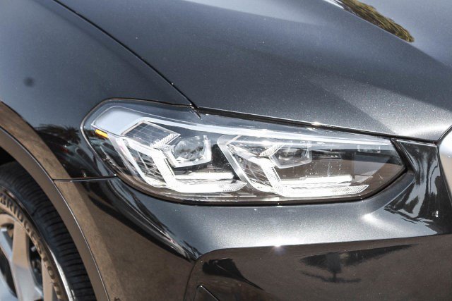 Used 2025 BMW X4 xDrive30i w/ Convenience Package AWD/4WD image 9