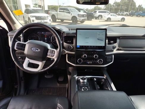 Used 2022 Ford Expedition XLT image 10