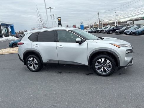 Used 2022 Nissan Rogue SV w/ SV Premium Package image 5