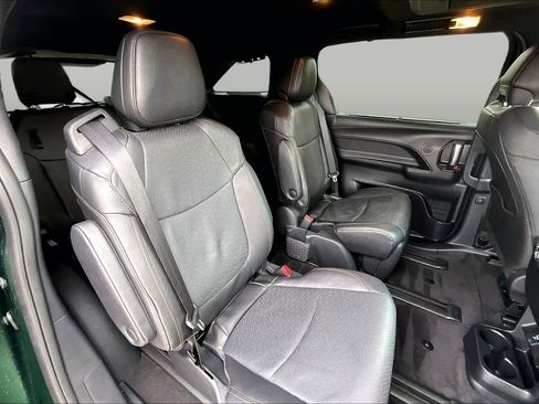 Used 2025 Toyota Sienna Limited AWD/4WD image 18