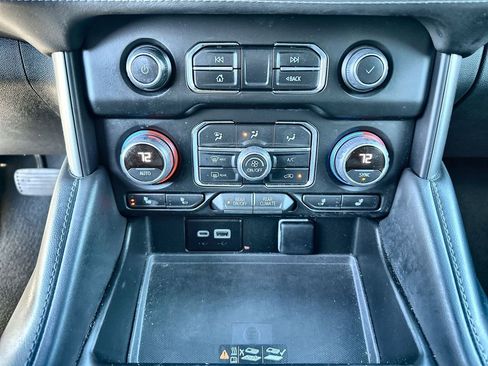 Used 2023 Chevrolet Suburban LT image 34