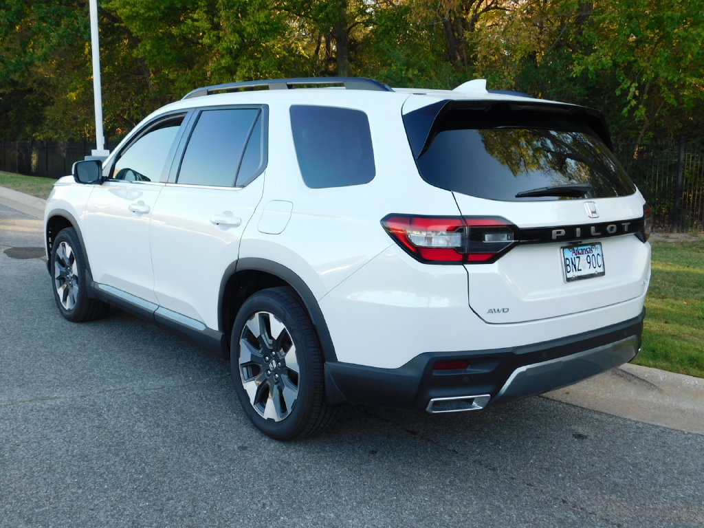 Used 2026 Honda Pilot Elite image 3