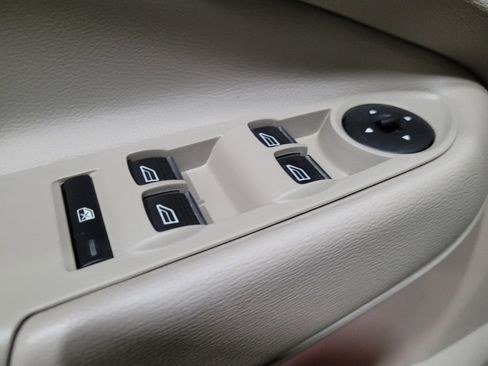 Used 2017 Ford Escape Titanium image 27