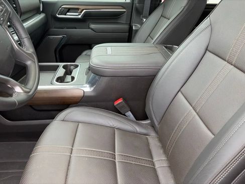 Used 2024 Chevrolet Silverado 3500 High Country w/ Technology Package AWD/4WD image 9
