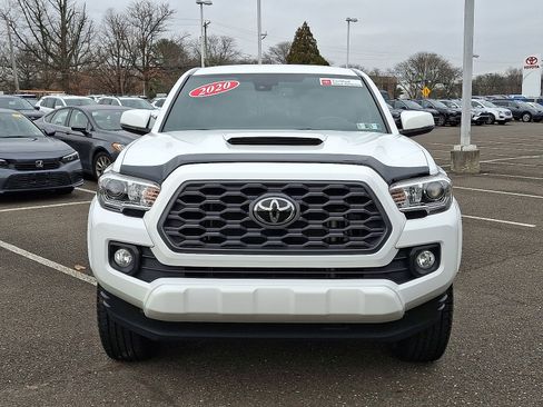 Certified 2020 Toyota Tacoma TRD Sport image 2