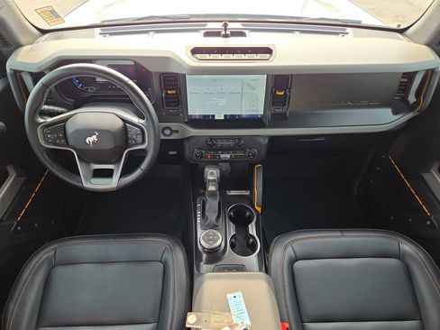 Used 2023 Ford Bronco Badlands w/ Sasquatch Package AWD/4WD image 21