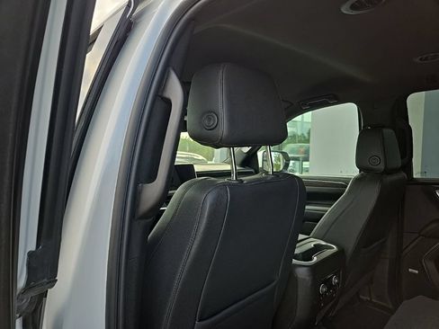 Used 2023 Chevrolet Suburban Z71 w/ Luxury Package AWD/4WD image 96