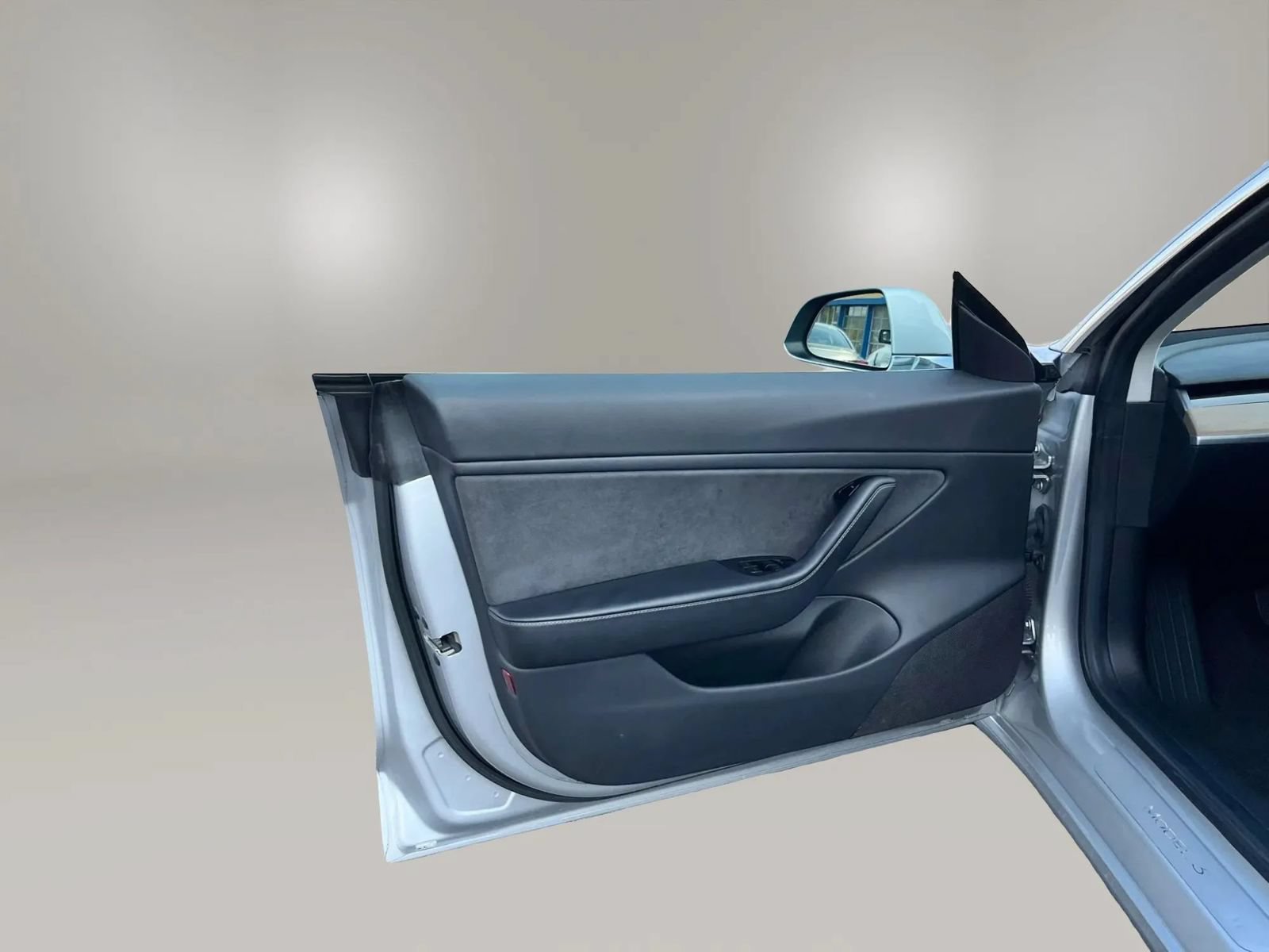 Used 2018 Tesla Model 3 Long Range RWD image 9