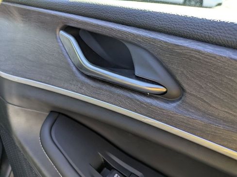 Used 2023 Jeep Grand Cherokee Limited AWD/4WD image 34