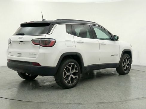 Used 2025 Jeep Compass Limited image 9