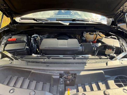 Used 2022 GMC Yukon SLT w/ SLT Premium Package image 9