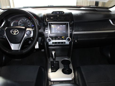 Used 2012 Toyota Camry SE FWD image 12