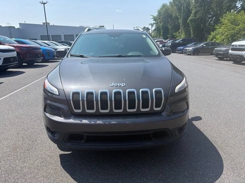Used 2017 Jeep Cherokee Latitude w/ Comfort/Convenience Group AWD/4WD image 8