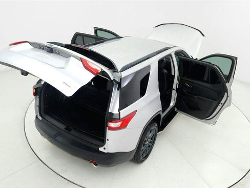 Used 2021 Chevrolet Traverse RS FWD image 23