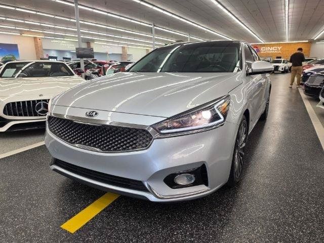Used 2017 Kia Cadenza Premium w/ Luxury Package FWD image 2