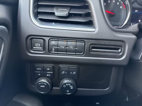 Used 2023 Chevrolet Suburban LS image 35