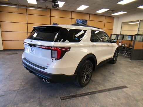 Used 2025 Ford Explorer ST w/ Sun And Sound Package AWD/4WD image 7