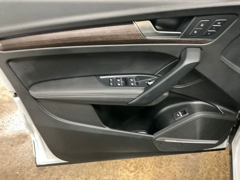 Certified 2025 Audi Q5 2.0T Premium Plus w/ Premium Plus Package AWD/4WD image 17