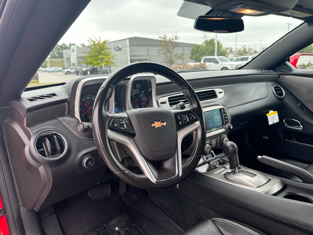 Used 2015 Chevrolet Camaro LT RWD image 9