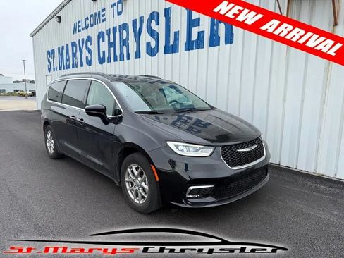 Used 2021 Chrysler Pacifica Touring w/ Cold Weather Group FWD image 1