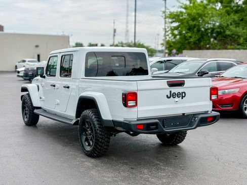 Used 2025 Jeep Gladiator Sport AWD/4WD image 14